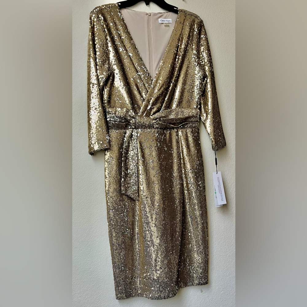 Calvin Klein Women’s Size 8 Shimmering V Neckline Gold Sequin 3/4 Sleeve Dress